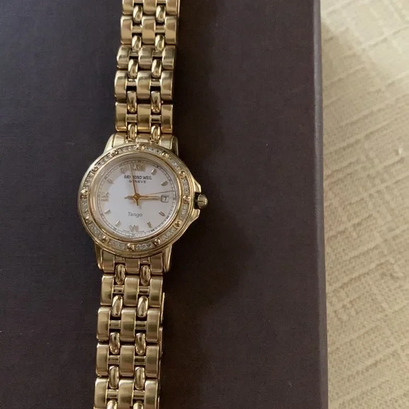 Raymond Weil Tango Diamond GoldWatchIt is a show stopper!! display picture 3
